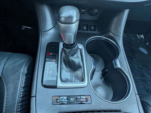 Used 2019 Toyota Highlander Limited image 12