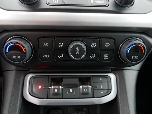 Used 2023 GMC Acadia SLT w/ Elevation Edition image 23