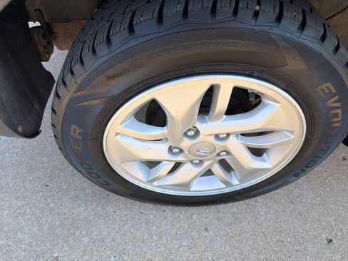 Used 2022 Hyundai Venue SE FWD image 9