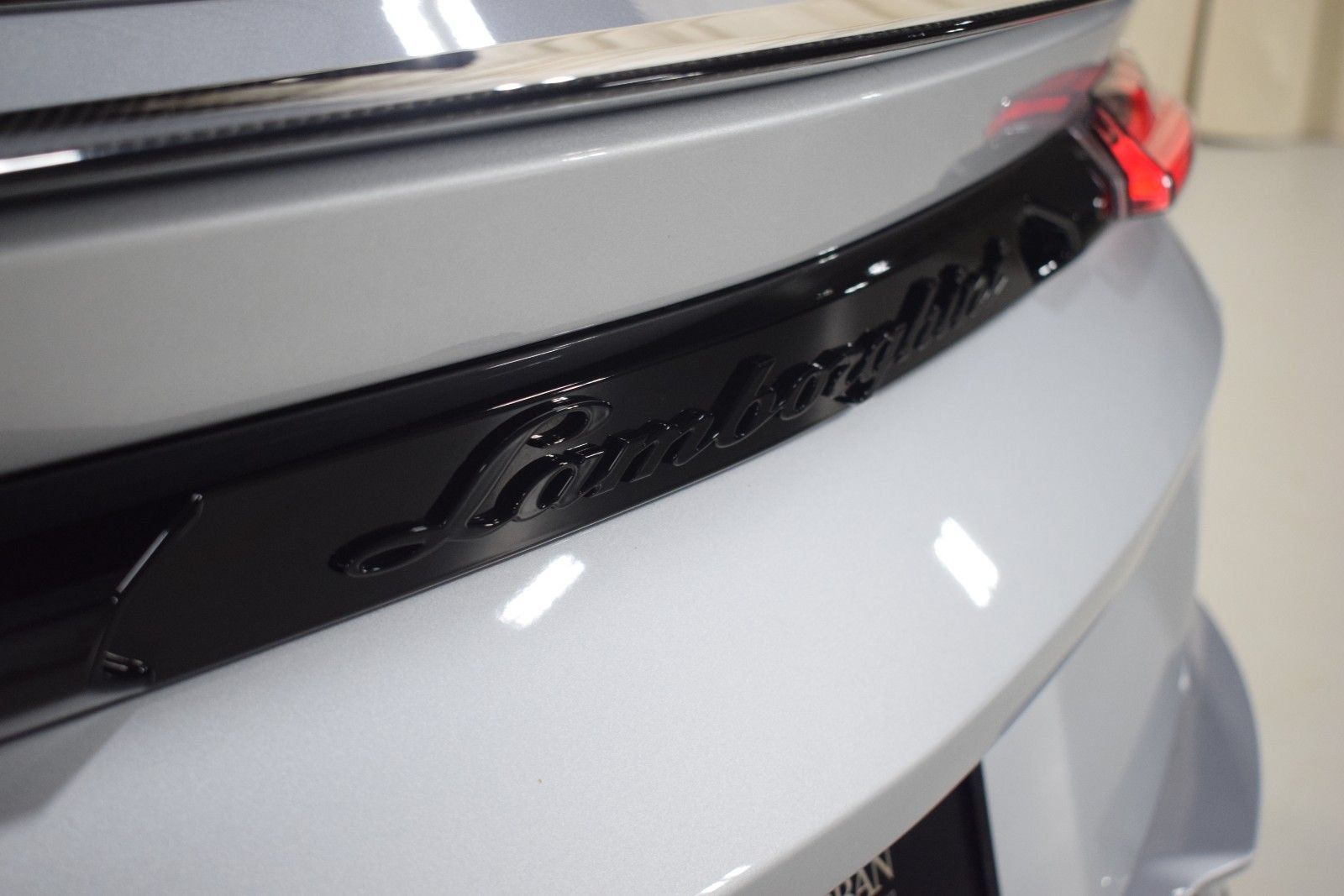 Used 2024 Lamborghini Urus Performante AWD/4WD image 11