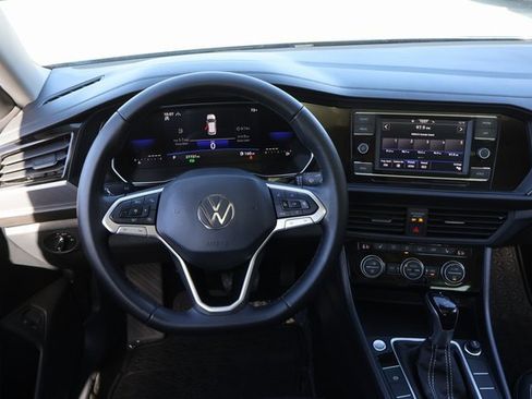 Certified 2023 Volkswagen Jetta SE image 15