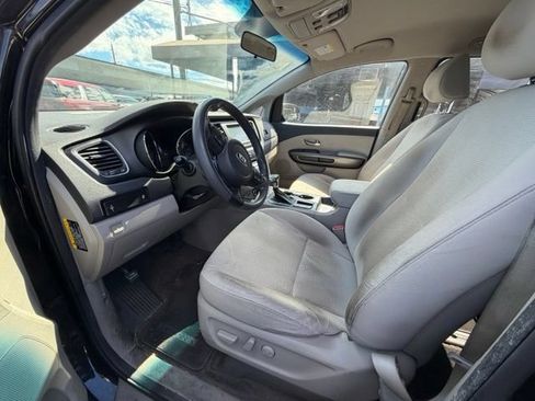 Used 2021 Kia Sedona LX FWD image 11