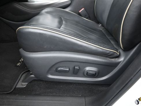 Used 2019 INFINITI QX60 Luxe w/ Essential Package FWD image 10