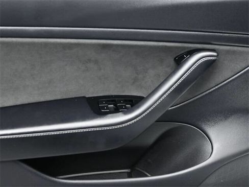 Used 2019 Tesla Model 3 Standard Range Plus image 12