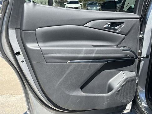 Used 2024 Chevrolet Traverse LT image 17