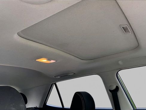 Used 2023 Hyundai Venue SEL FWD image 25