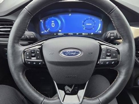 Used 2022 Ford Escape Titanium w/ Titanium Elite Package image 18