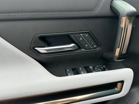 Used 2025 GMC Hummer EV 3X w/ LPO, Dark Essentials Package image 12