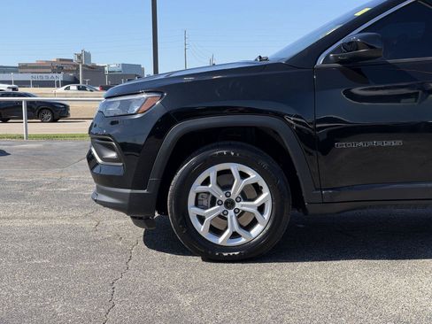 Used 2025 Jeep Compass Latitude AWD/4WD image 10