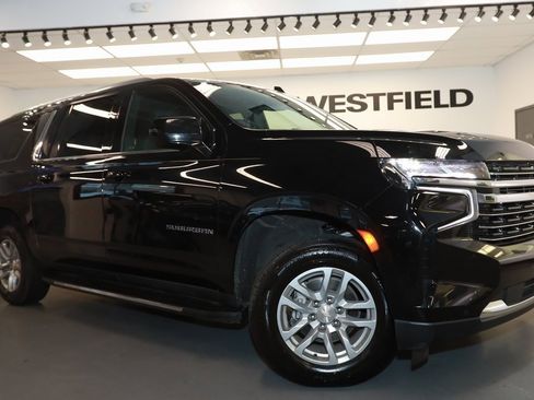 Used 2024 Chevrolet Suburban LT image 1