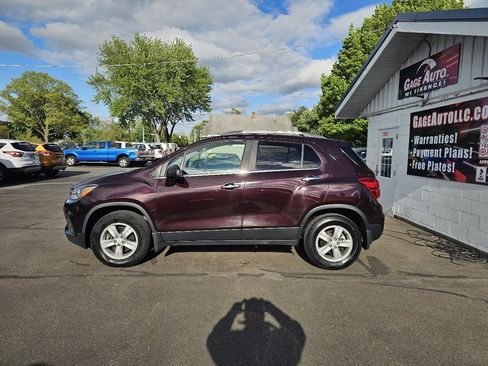 Used 2020 Chevrolet Trax LT w/ LT Convenience Package AWD/4WD image 6