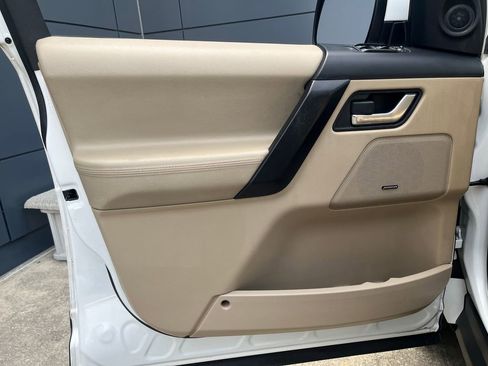 Used 2014 Land Rover LR2 AWD/4WD image 11