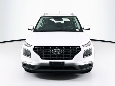 Used 2025 Hyundai Venue SEL image 2