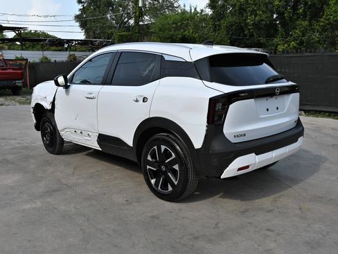 Used 2026 Nissan Kicks SV AWD/4WD image 3