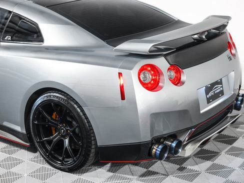 Used 2010 Nissan GT-R Premium AWD/4WD image 18