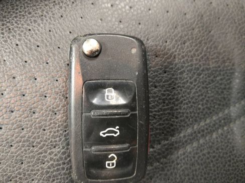 Used 2018 Volkswagen Passat 2.0T R-Line FWD image 32