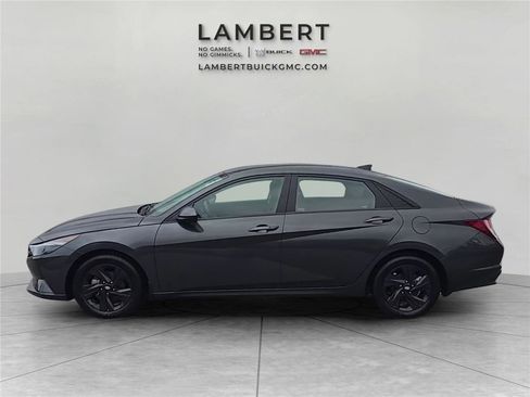 Used 2022 Hyundai Elantra SEL image 2