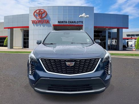 Used 2022 Cadillac XT4 Premium Luxury w/ Enhanced Visibility Package FWD image 2