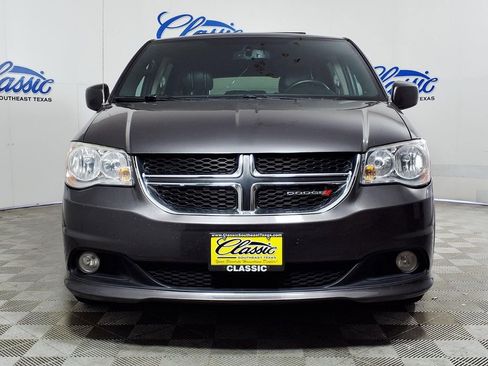 Used 2017 Dodge Grand Caravan SXT FWD image 3