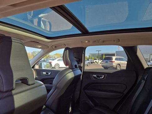Used 2022 Volvo XC60 B5 Momentum w/ Climate Package AWD/4WD image 28