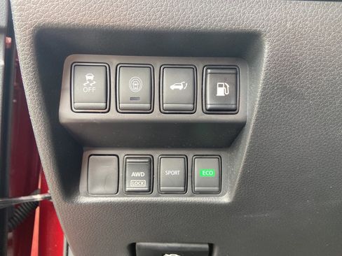 Used 2019 Nissan Rogue SV image 12