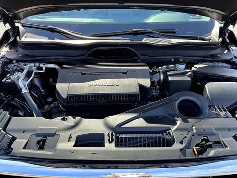 Certified 2025 Honda Pilot Touring image 32