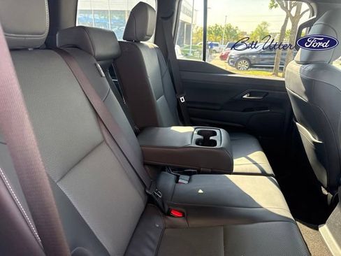 Used 2024 Lexus GX 550 w/ Accessory Package (31) AWD/4WD image 16