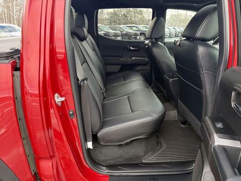 Used 2023 Toyota Tacoma TRD Off-Road w/ TRD Premium Off Road Package image 28