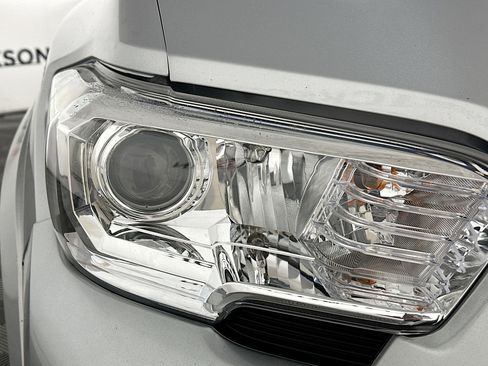 Used 2023 Toyota Tacoma SR5 w/ SR5 Appearance Package image 9