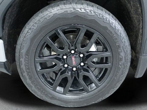 Used 2024 GMC Sierra 1500 Elevation AWD/4WD image 9