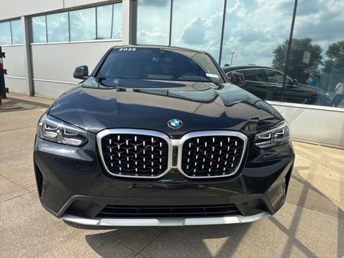 Used 2025 BMW X4 xDrive30i image 2