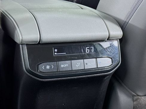 Used 2021 Toyota Highlander XLE FWD image 21