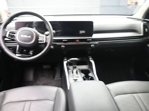 Used 2025 Kia Sorento S FWD image 9