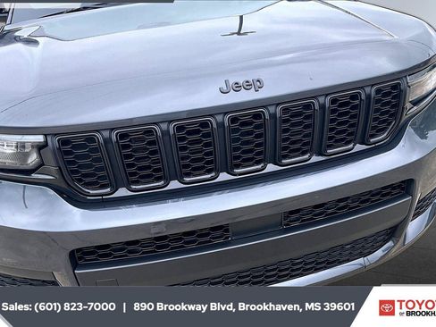 Used 2023 Jeep Grand Cherokee L Laredo AWD/4WD image 22