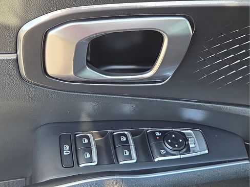 Used 2024 Kia Sorento S image 14