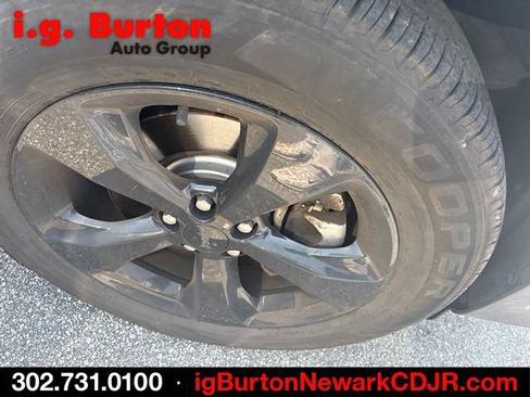 Used 2021 Jeep Cherokee Latitude Plus AWD/4WD image 6