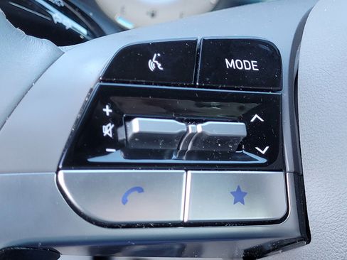 Certified 2025 Hyundai Elantra SEL image 31