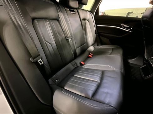 Certified 2022 Audi e-tron Premium image 19