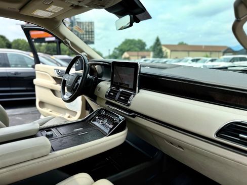 Used 2020 Lincoln Navigator Reserve w/ Luxury Package AWD/4WD image 21
