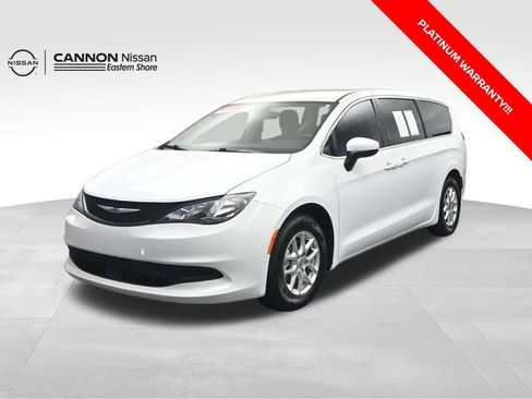 Used 2023 Chrysler Voyager LX FWD image 1
