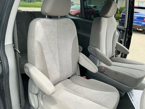 Used 2012 Kia Sedona LX w/ PWR Pkg FWD image 20