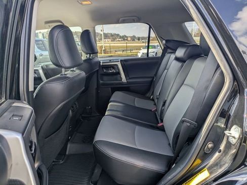 Used 2018 Toyota 4Runner SR5 Premium image 14