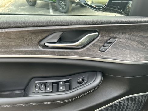 New 2025 Jeep Grand Cherokee L Limited image 13