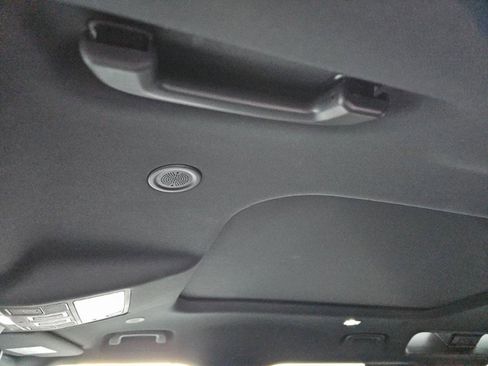 Used 2024 Land Rover Defender 110 S image 8