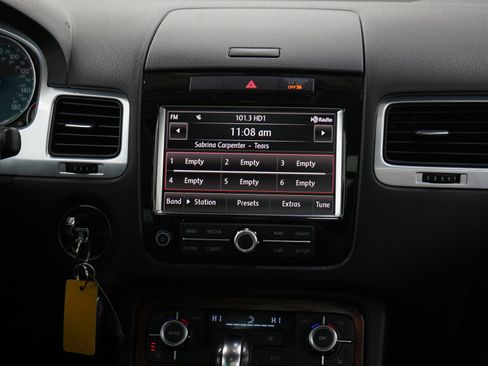 Used 2012 Volkswagen Touareg Executive image 14