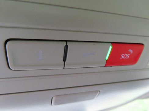 Used 2025 Volkswagen Jetta SE FWD image 14