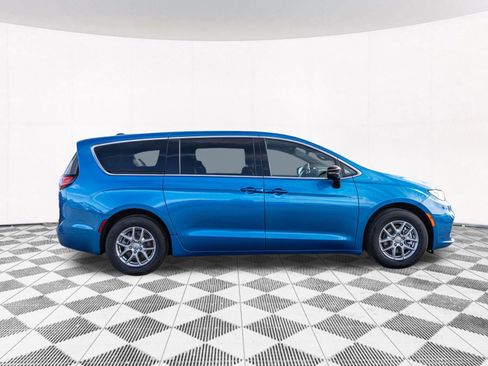 New 2026 Chrysler Pacifica Select image 14