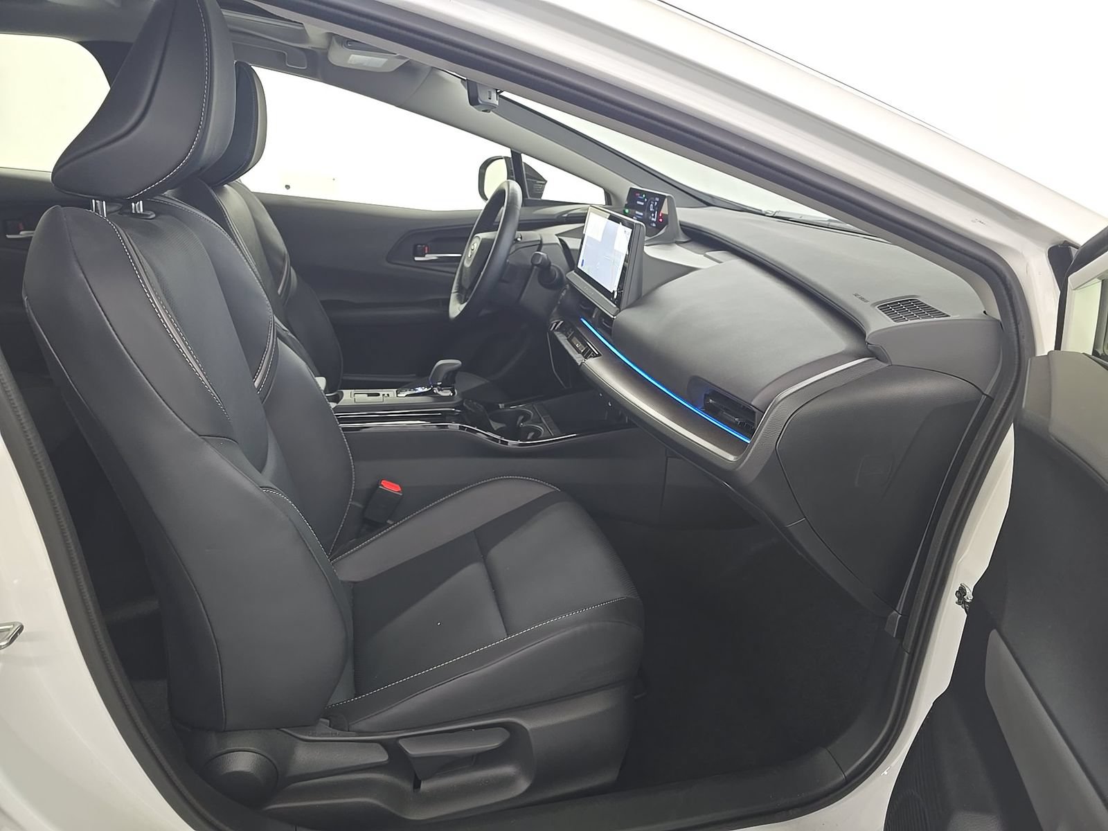 Certified 2025 Toyota Prius XLE FWD image 41