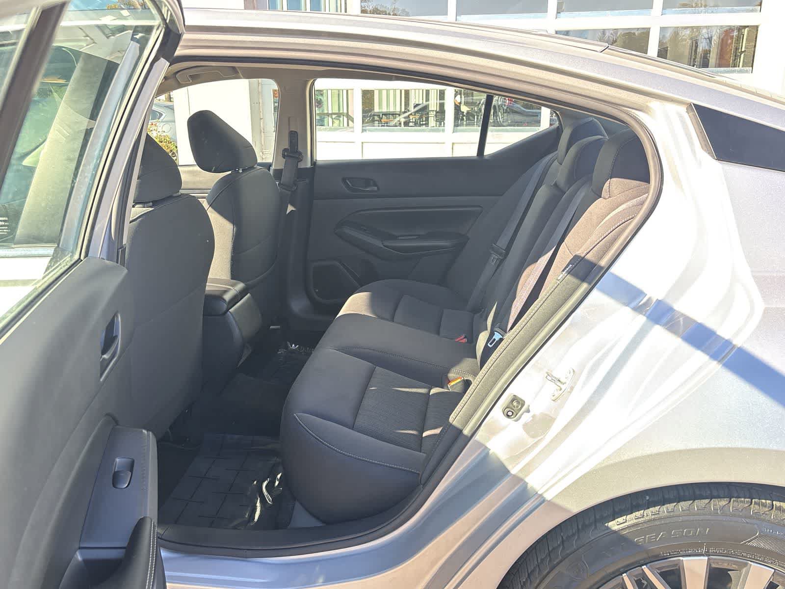 Used 2024 Nissan Altima 2.5 SV FWD image 11
