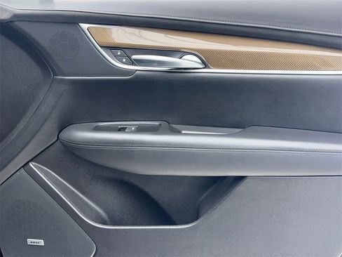 Used 2017 Cadillac XT5 Platinum image 46